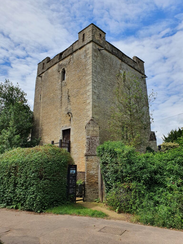 Longthorpe Tower external image